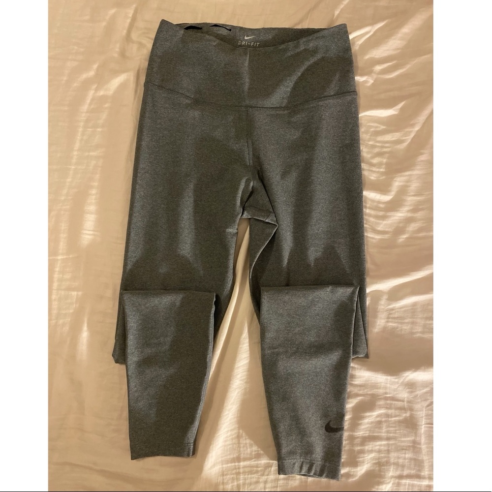 🤩 NIKE DRY FIT medium gray leggings 🤩